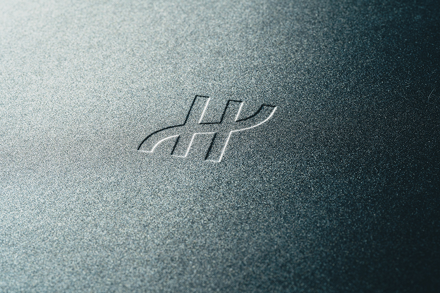 HUBLOT-big-bang-book-20-ans-detail-embossage-monogram