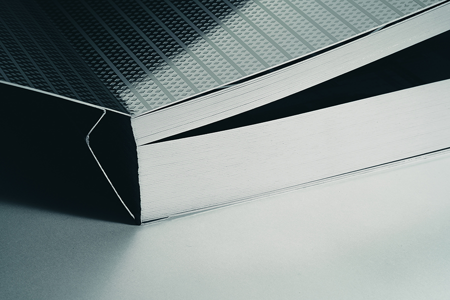 HUBLOT-big-bang-book-20-ans-detail-faconnage